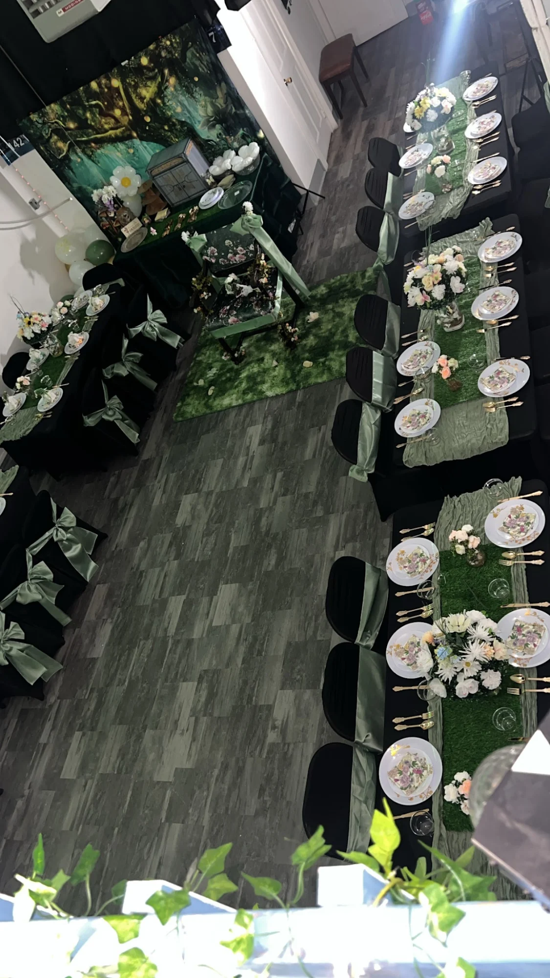 Exclusive Mimi Venue featured image Decorated venue interior with long tables, plates, and floral centerpieces at Exclusive Mimi Venue in Kingsbridge.